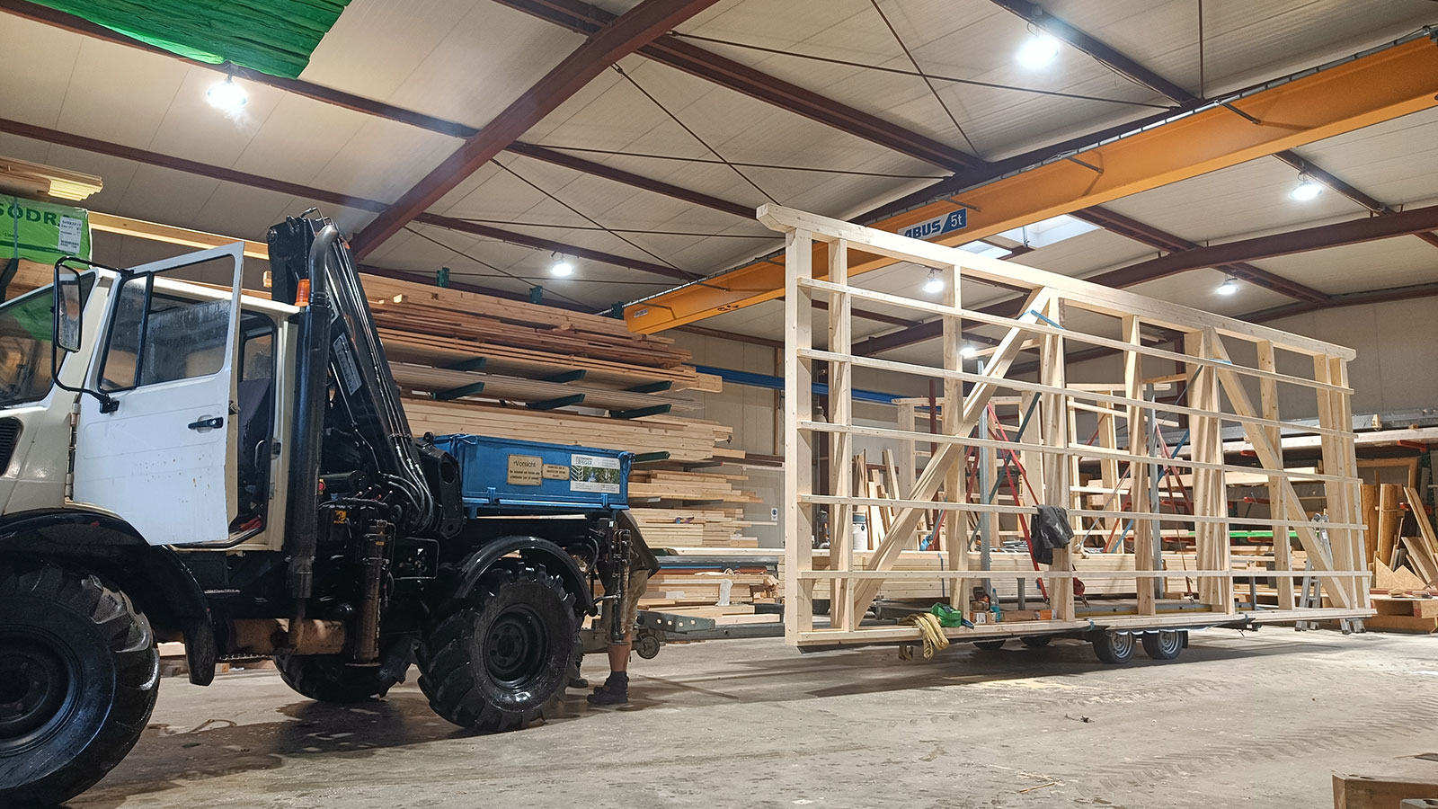 Werkstatt und Traktor
